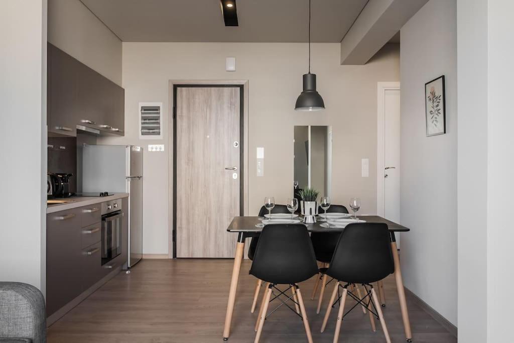 Piraeus Deluxe 2Bdr Apt - Near Metro And Port Buitenkant foto