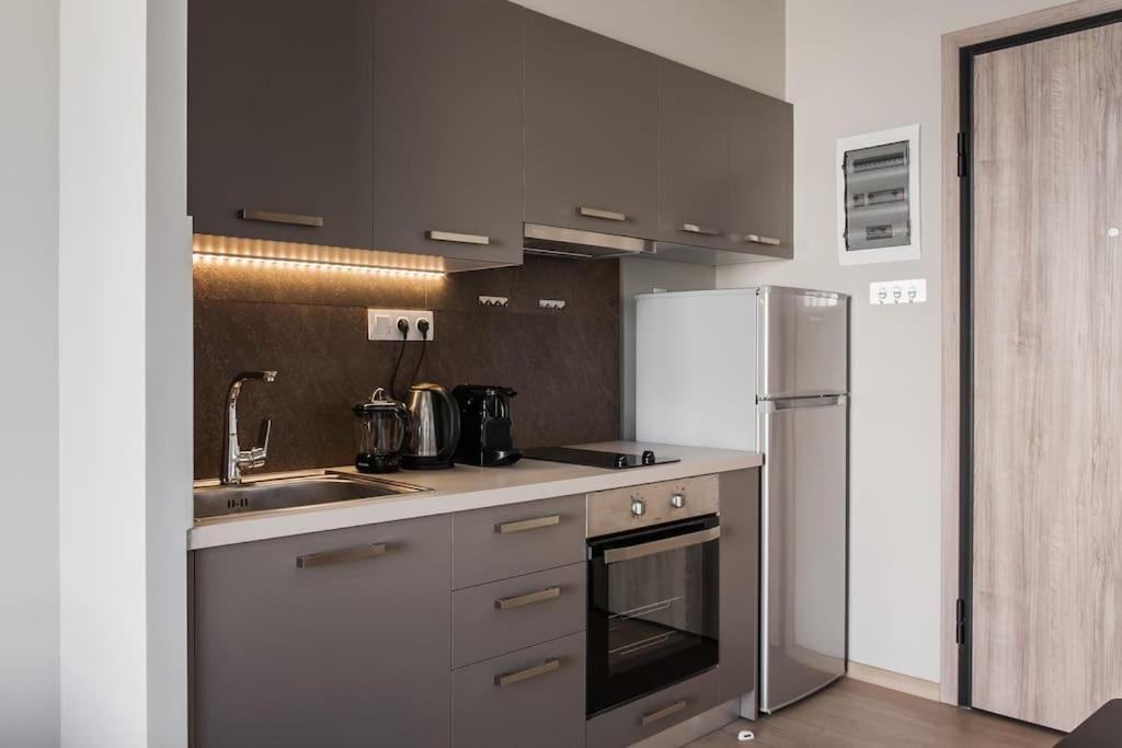 Piraeus Deluxe 2Bdr Apt - Near Metro And Port Buitenkant foto